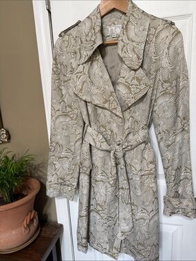 Alberto Makali Beige Floral Jacquard Trench Coat with Tie Waist C 18” L 35”